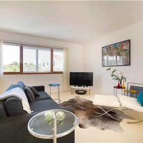 3 Bedroom Villa with Pool, Terrace and Sea Views near Vinisce, Sleeps 7